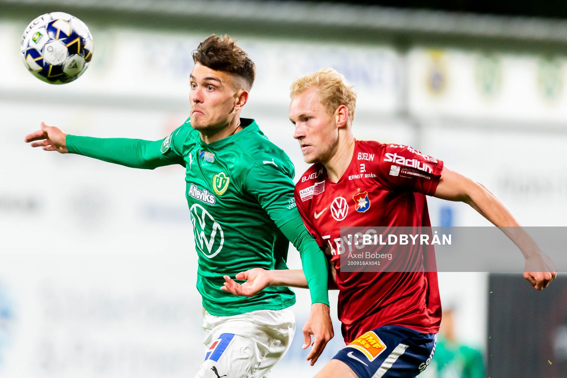 Jönköpings Pavle Vagic och Örgrytes Lukas Browning Lagerfeldt under fotbollsmatchen i Superettan mellan Jönköpings Södra och Örgryte den 16 september 2020 i Jönköping.