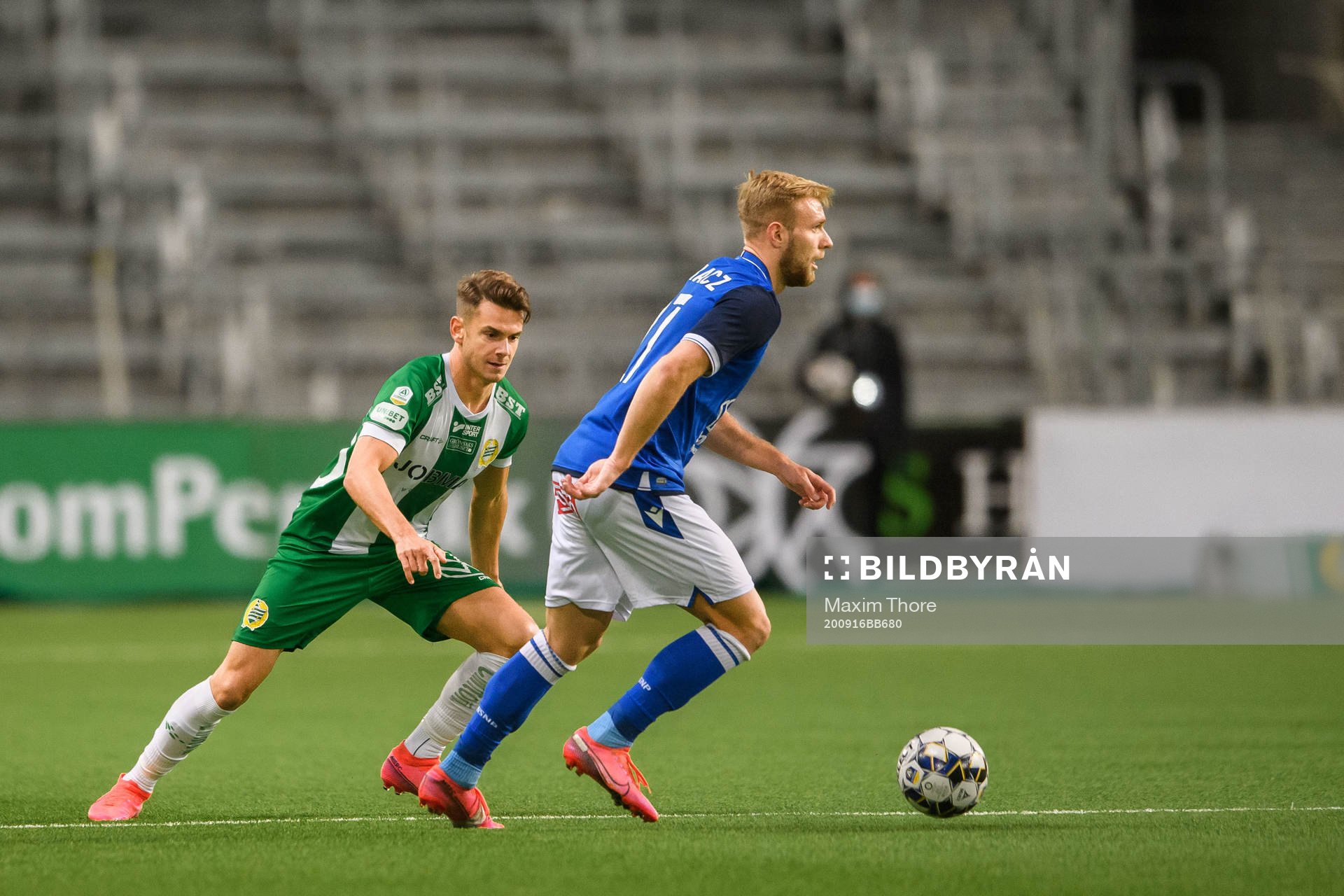 Alexander Kacaniklic of Hammarby and Tymoteusz Puchacz of