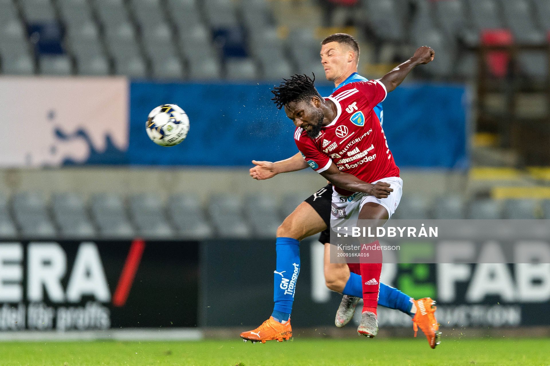 Umeås Emmanuel Yeboah och Halmstads Samuel Kroon