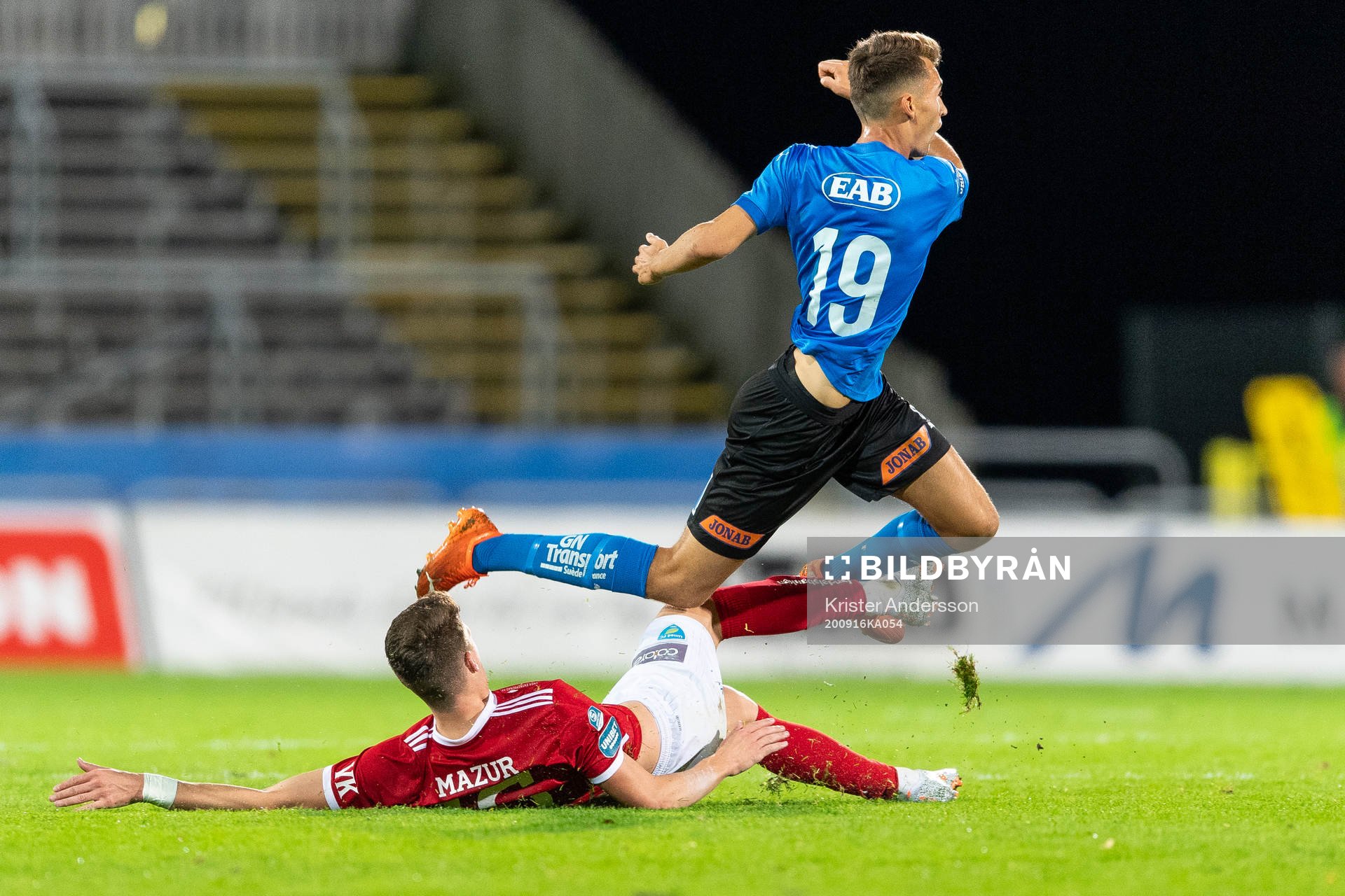 Umeås Miroslav Mazur och Halmstads Rasmus Wiedesheim-Paul