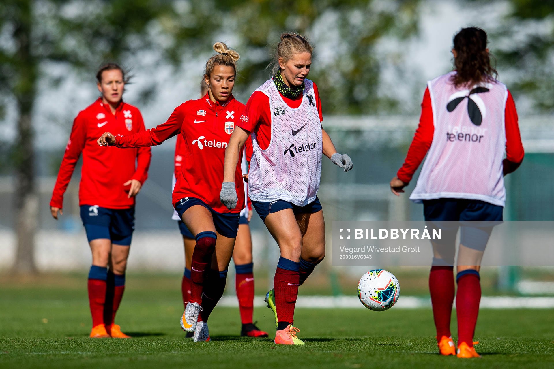 Celin Bizet Ildhusøy and Lisa-Marie Karlseng Utland of the