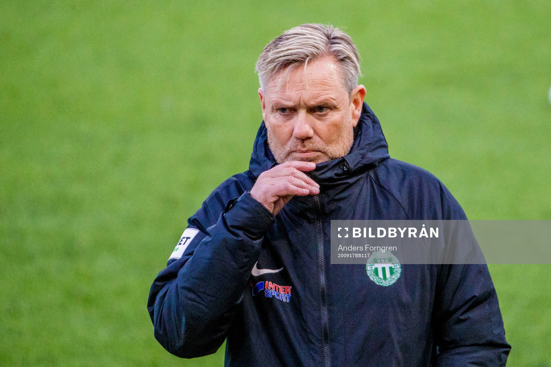 Västerås tränare Thomas Askebrand innan fotbollsmatchen