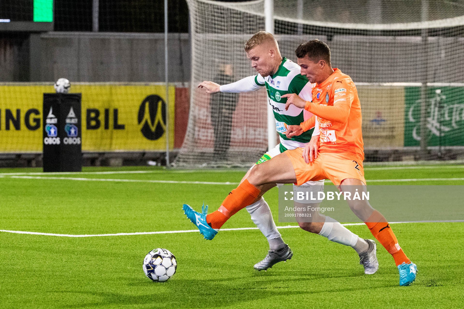 Västerås Simon Johansson och AFC Eskilstunas Adnan Kojic