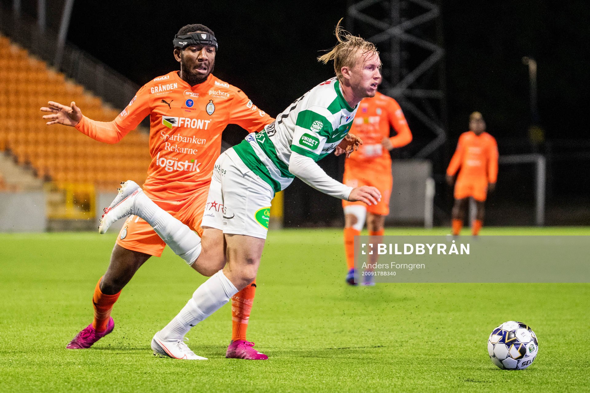 AFC Eskilstunas Chidi Dauda Omeje och Västerås Emil Skogh