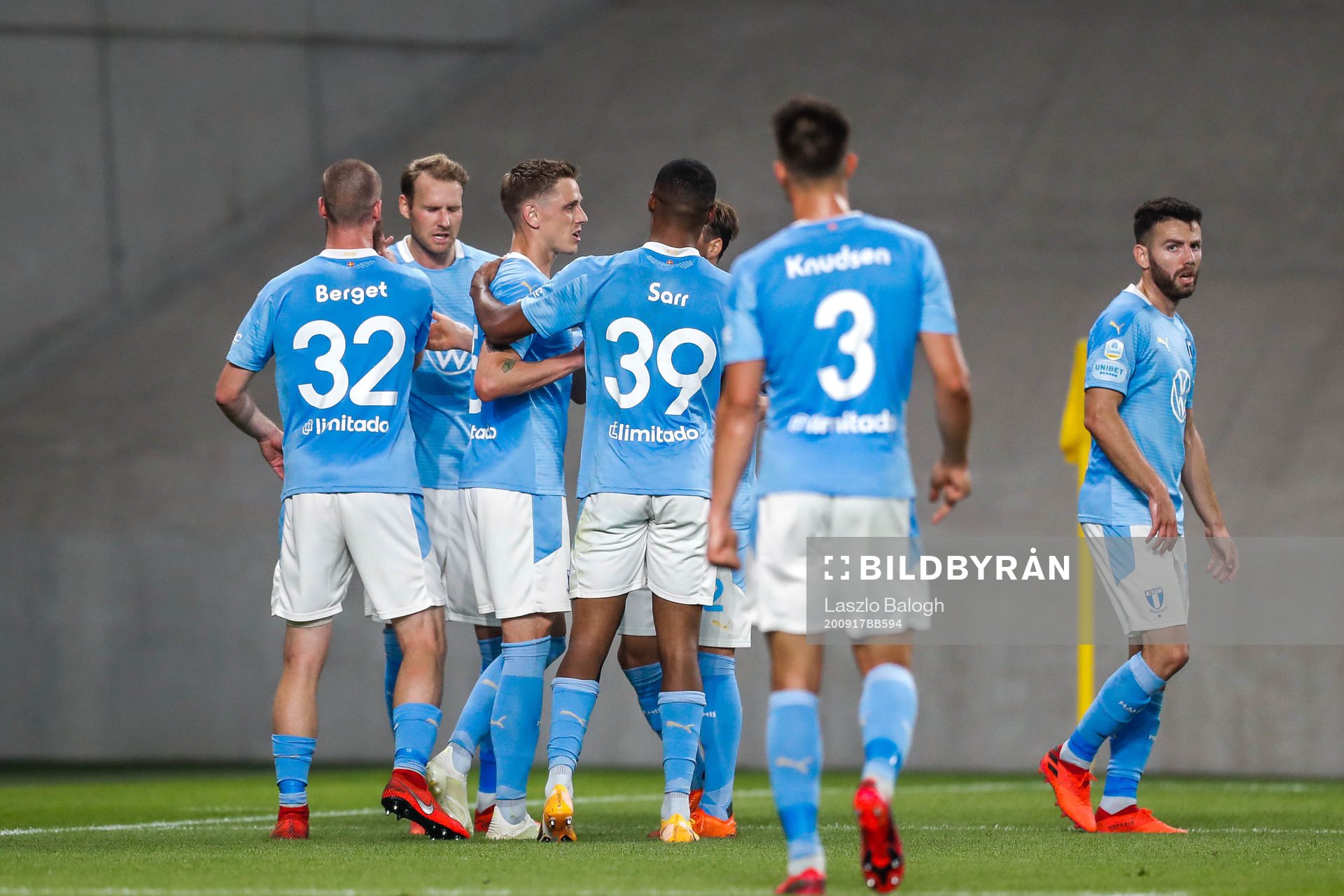 Ola Toivonen of Malmö FF celebrates with teammates