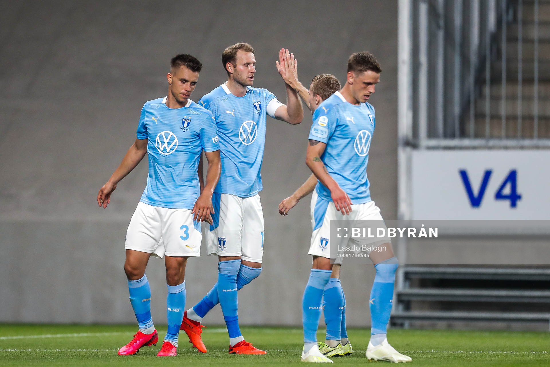 Ola Toivonen of Malmö FF celebrates with teammates