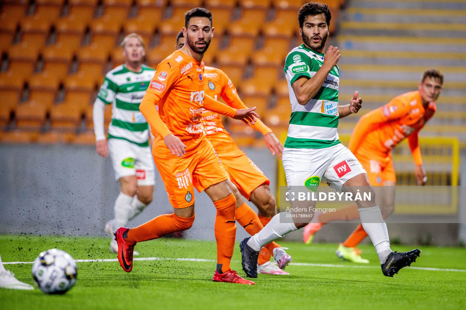 AFC Eskilstunas Karim Rossi och Västerås Karwan Safari