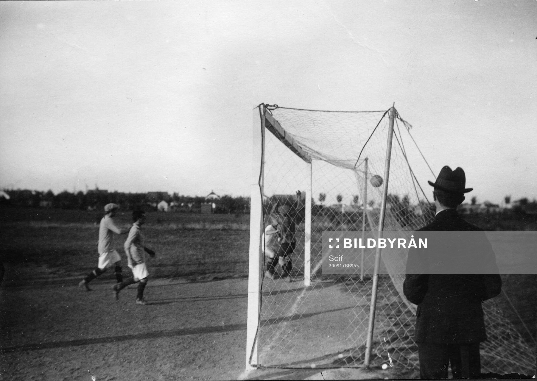 Fotboll, Limhamn Boll- & IF - Lunds G IF. Bollen i
