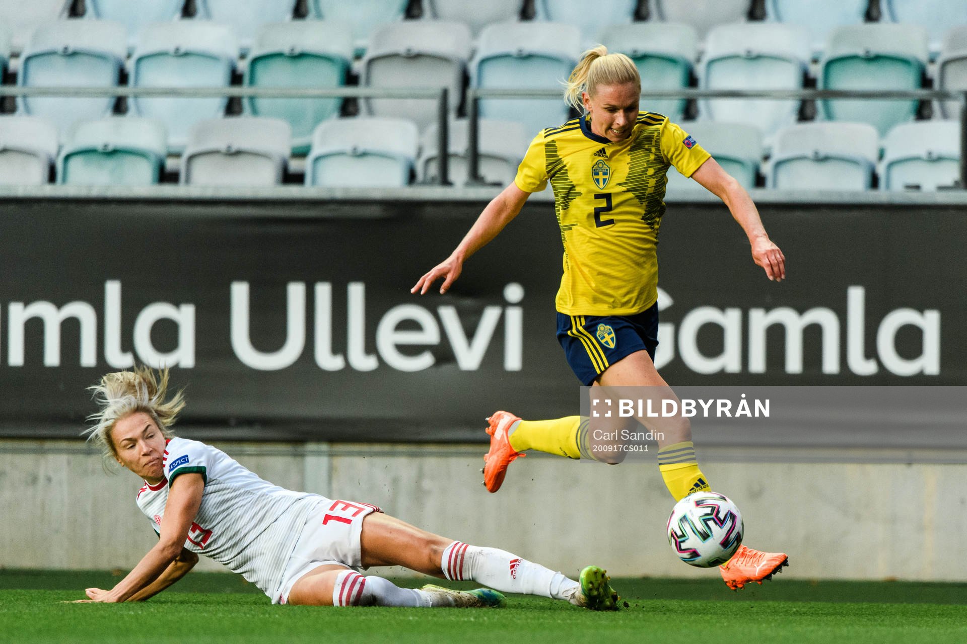 Zsanett Jakabfi of Hungary and Jonna Andersson of Sweden