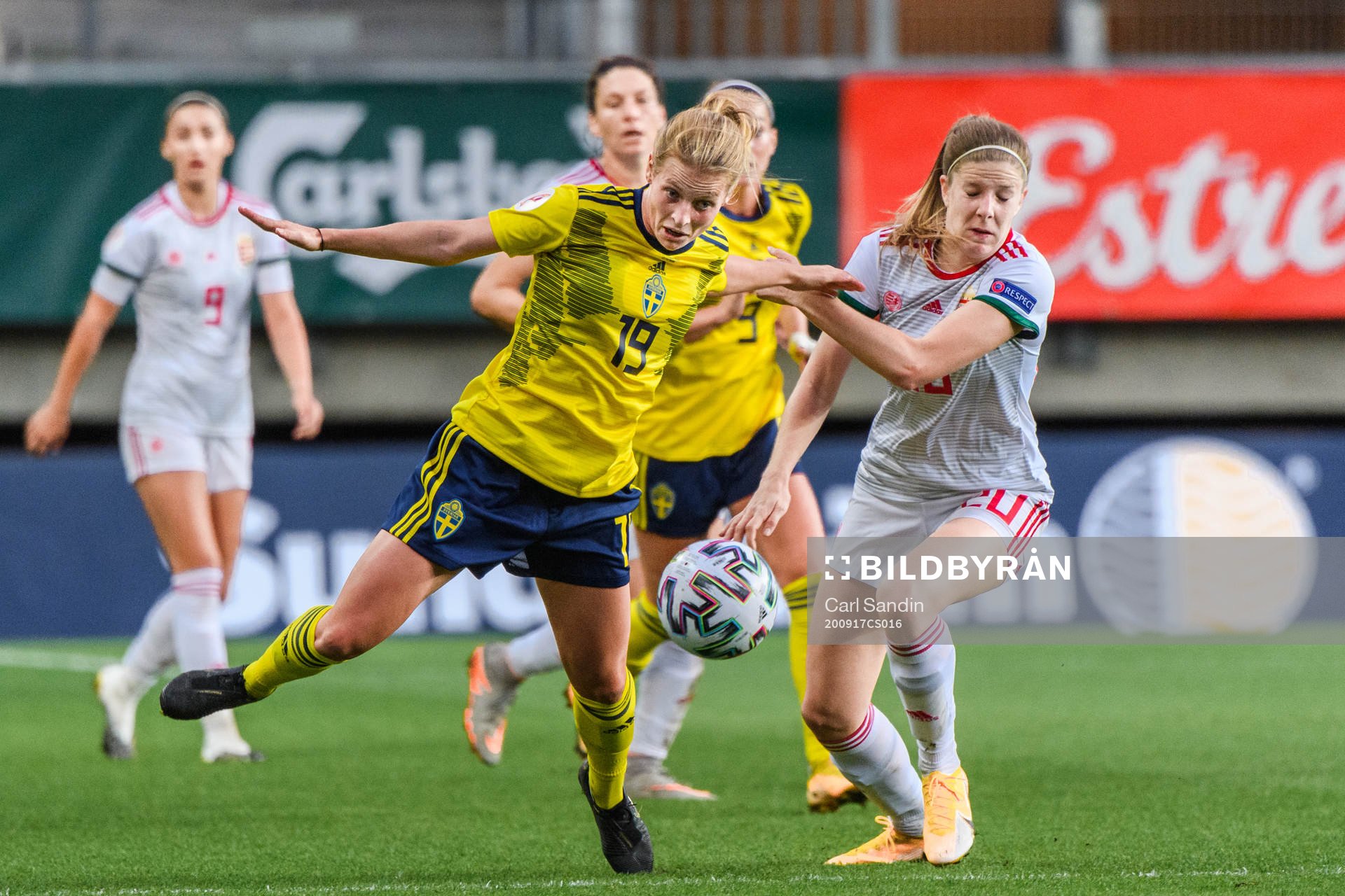 Anna Anvegård of Sweden and Lilla Turányi of Hungary