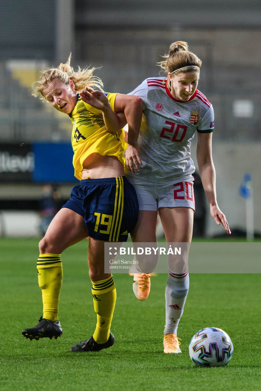 Anna Anvegård of Sweden and Lilla Turányi of Hungary