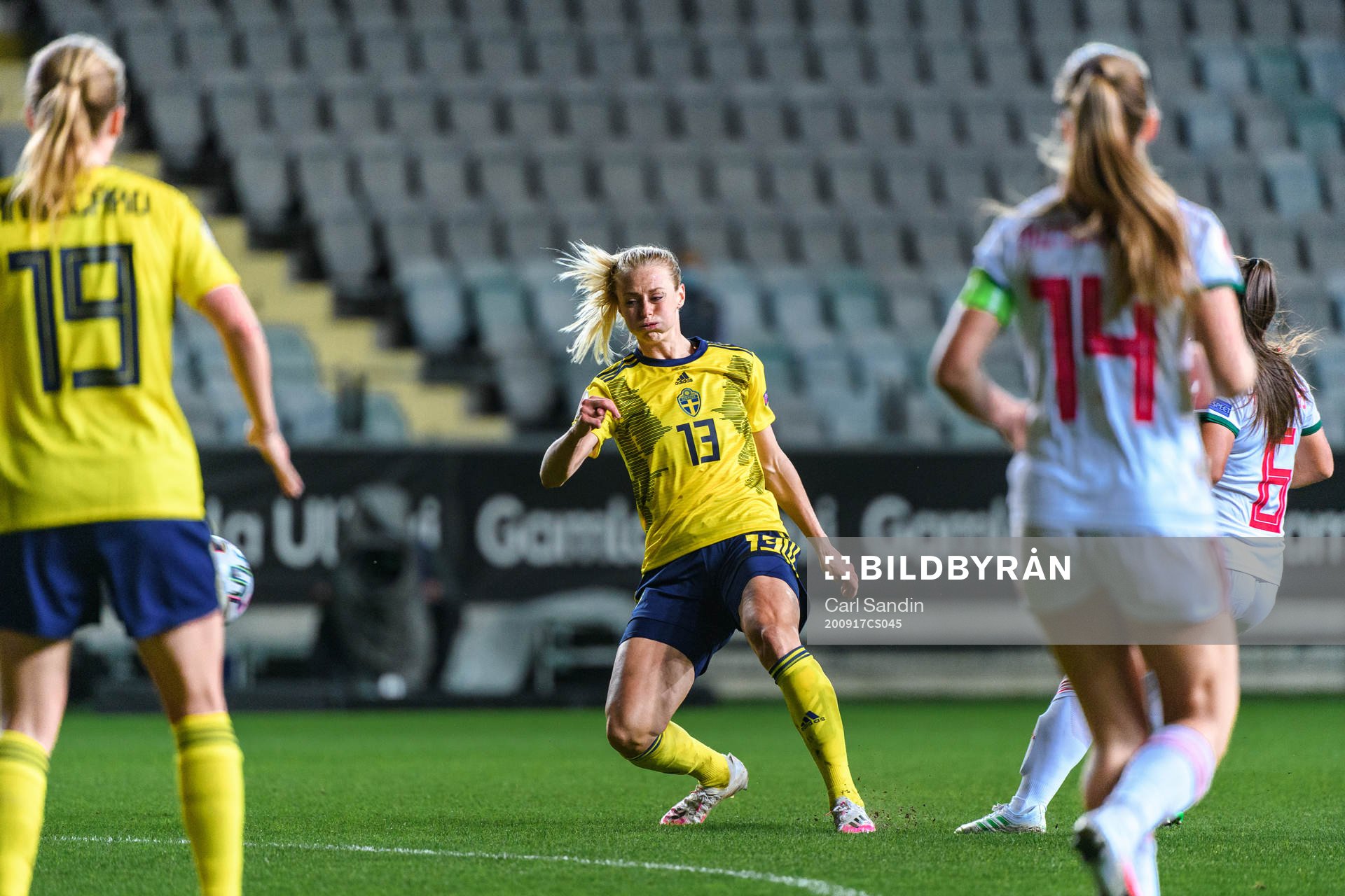 Amanda Ilestedt of Sweden scores the 6-0 goal