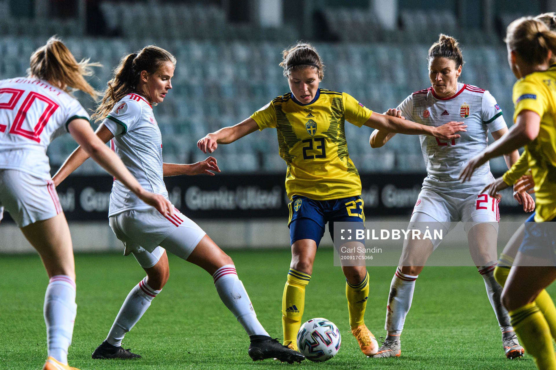 Loreta Kullashi of Sweden against Hanna Németh Bernadett