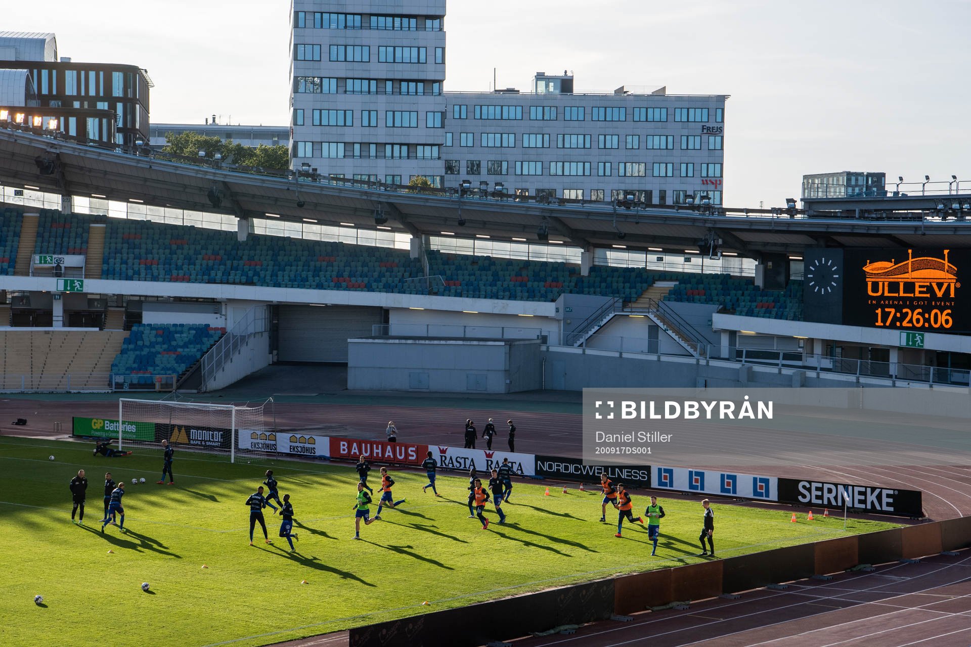 Players of IFK Göteborg warming up