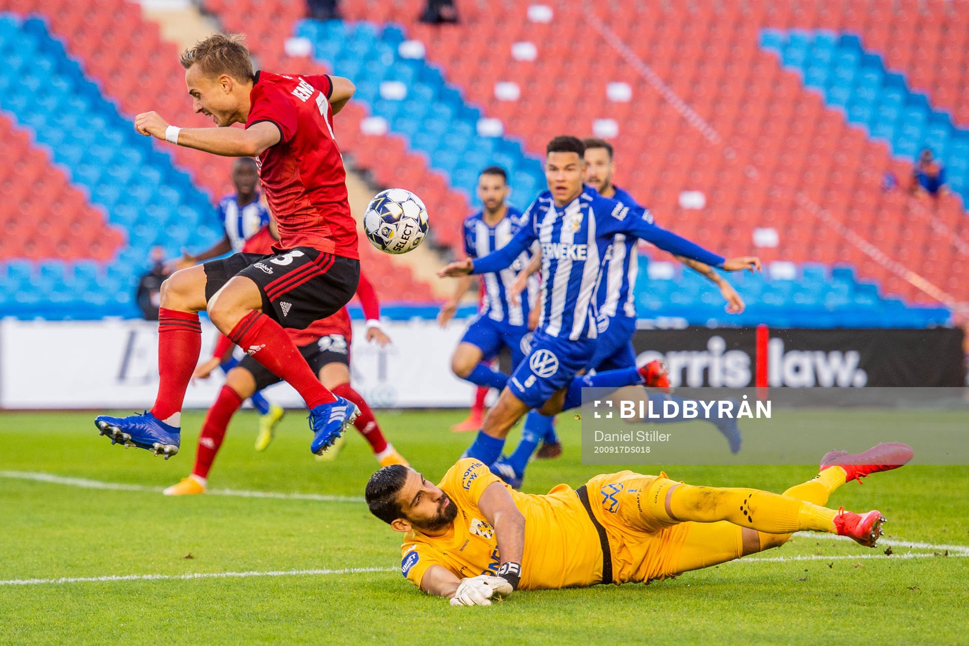 Pierre Bengtsson of FC Köpenhamn against goalkeeper