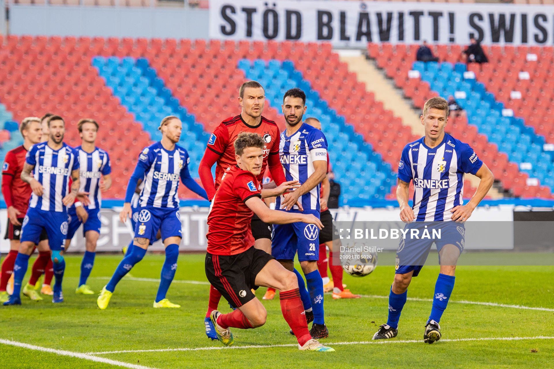 Jens Stage of FC Köpenhamn and Pontus Wernbloom of IFK Göteborg during the UEFA Europa League qualifying game between IFK Göteborg and FC Köpenhamn on September 17, 2020 in Gothenburg.