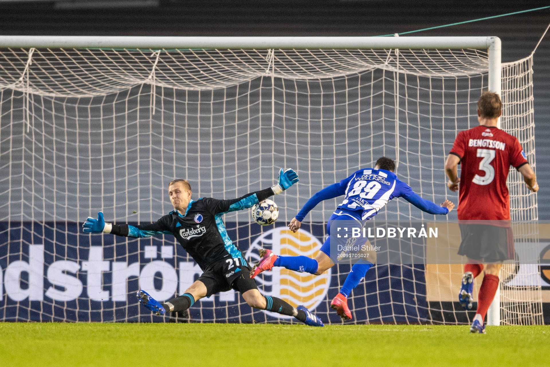 Tobias Sana of IFK Göteborg sobres 1-0