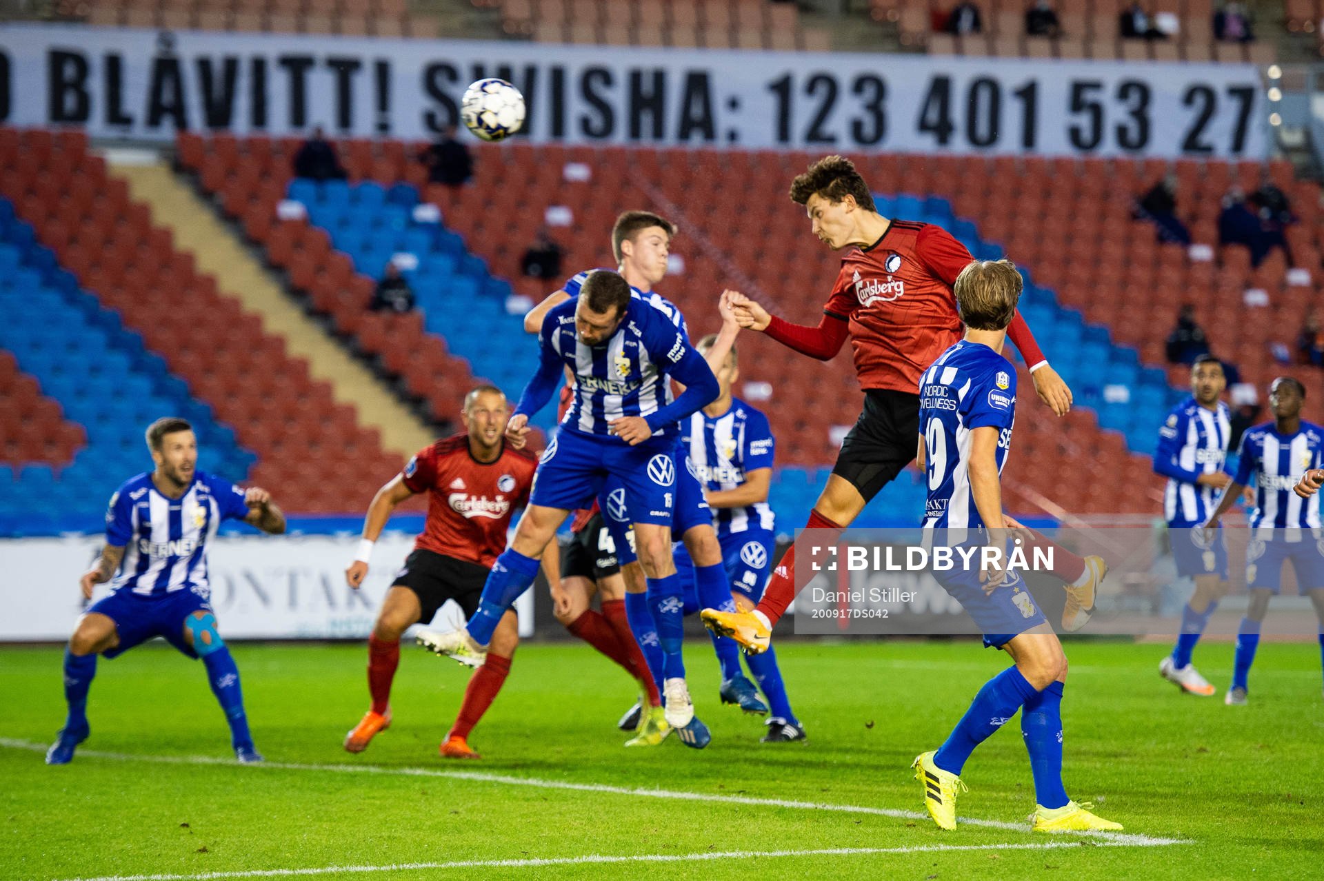 Jonas Wind of FC Köpenhamn scores 1-2