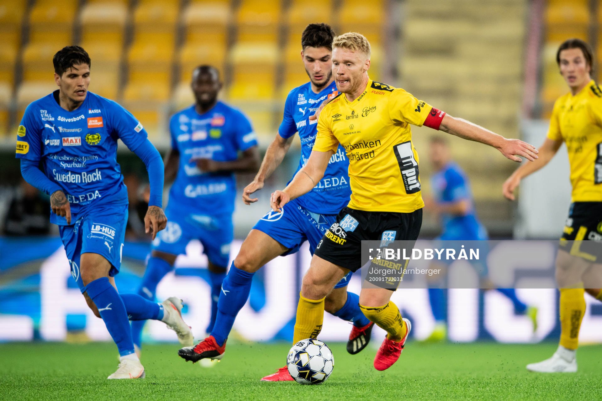 Elfsborgs Sivert Heltne Nilsen och Mjällbys Besard Sabovic