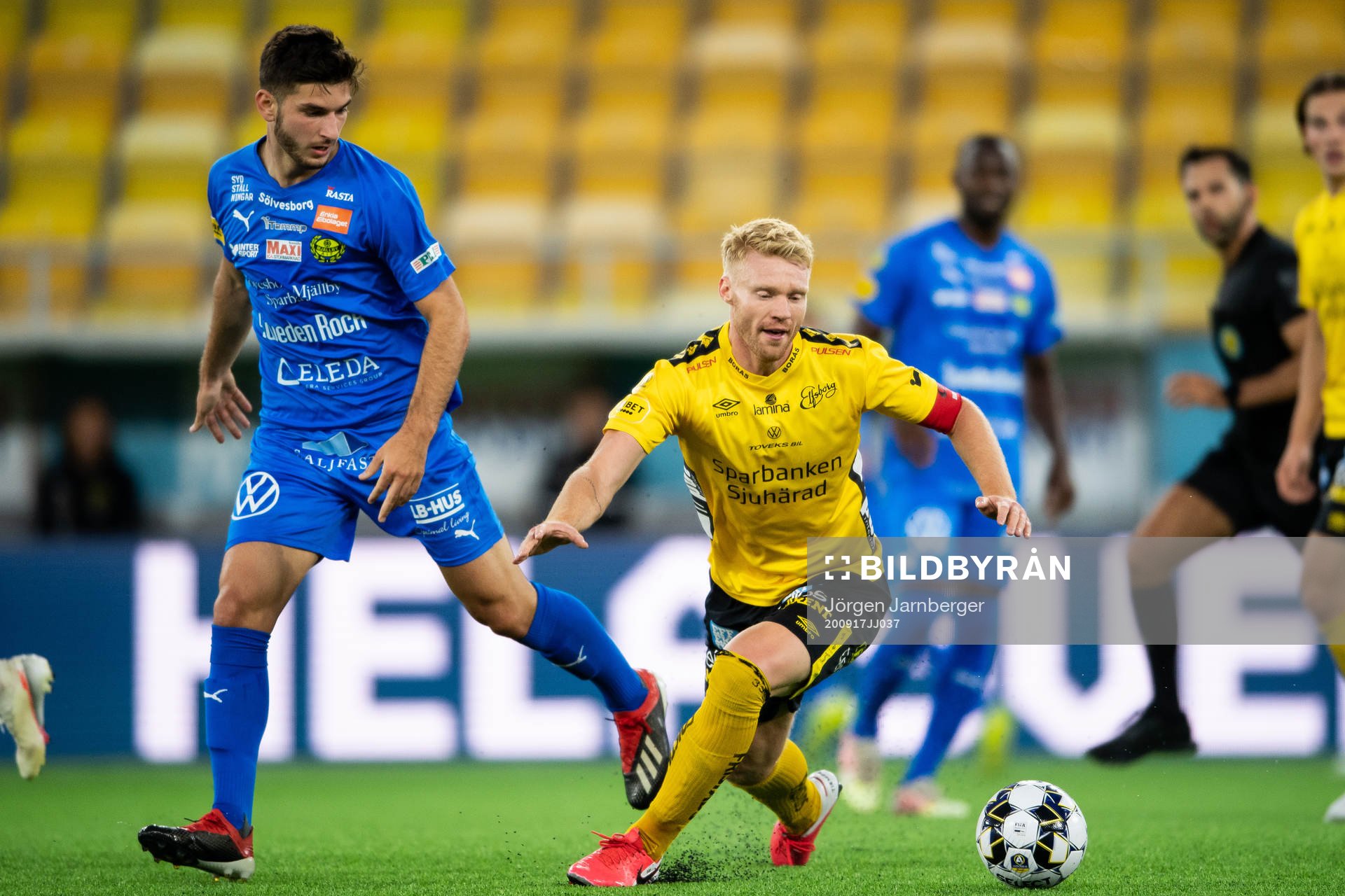 Elfsborgs Sivert Heltne Nilsen och Mjällbys Besard Sabovic