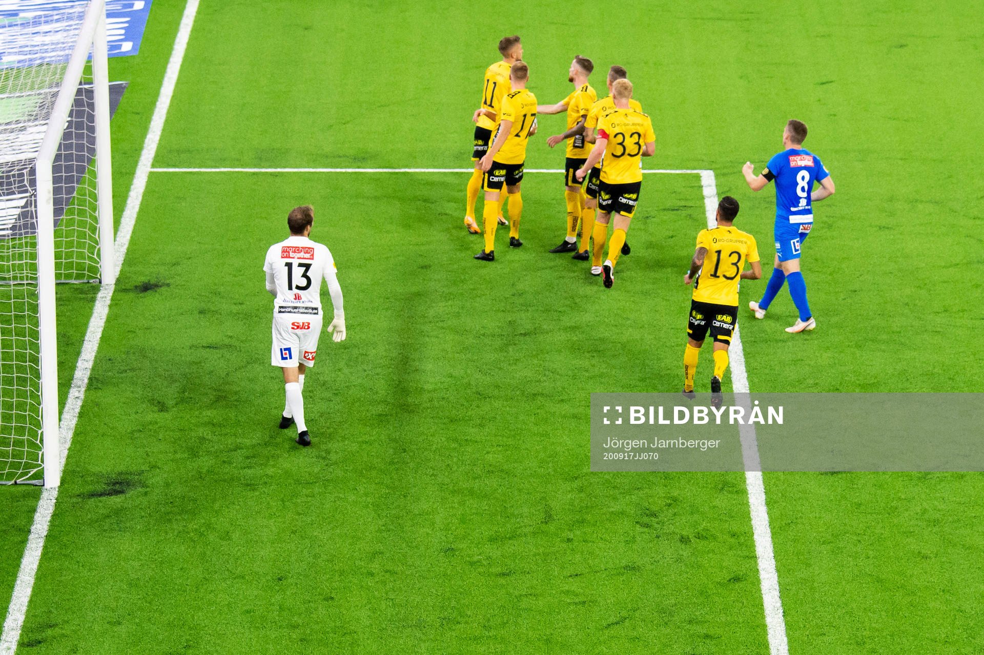 Elfsborgs spelare jublar efter att Jesper Karlsson gjort 2-1 under fotbollsmatchen i Allsvenskan mellan Elfsborg och Mjällby den 17 september 2020 i Borås.