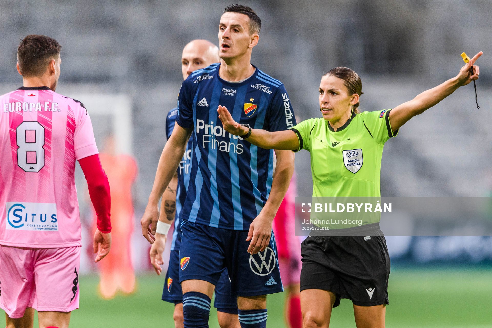 Haris Radetinac of Djurgården and referee Stéphanie