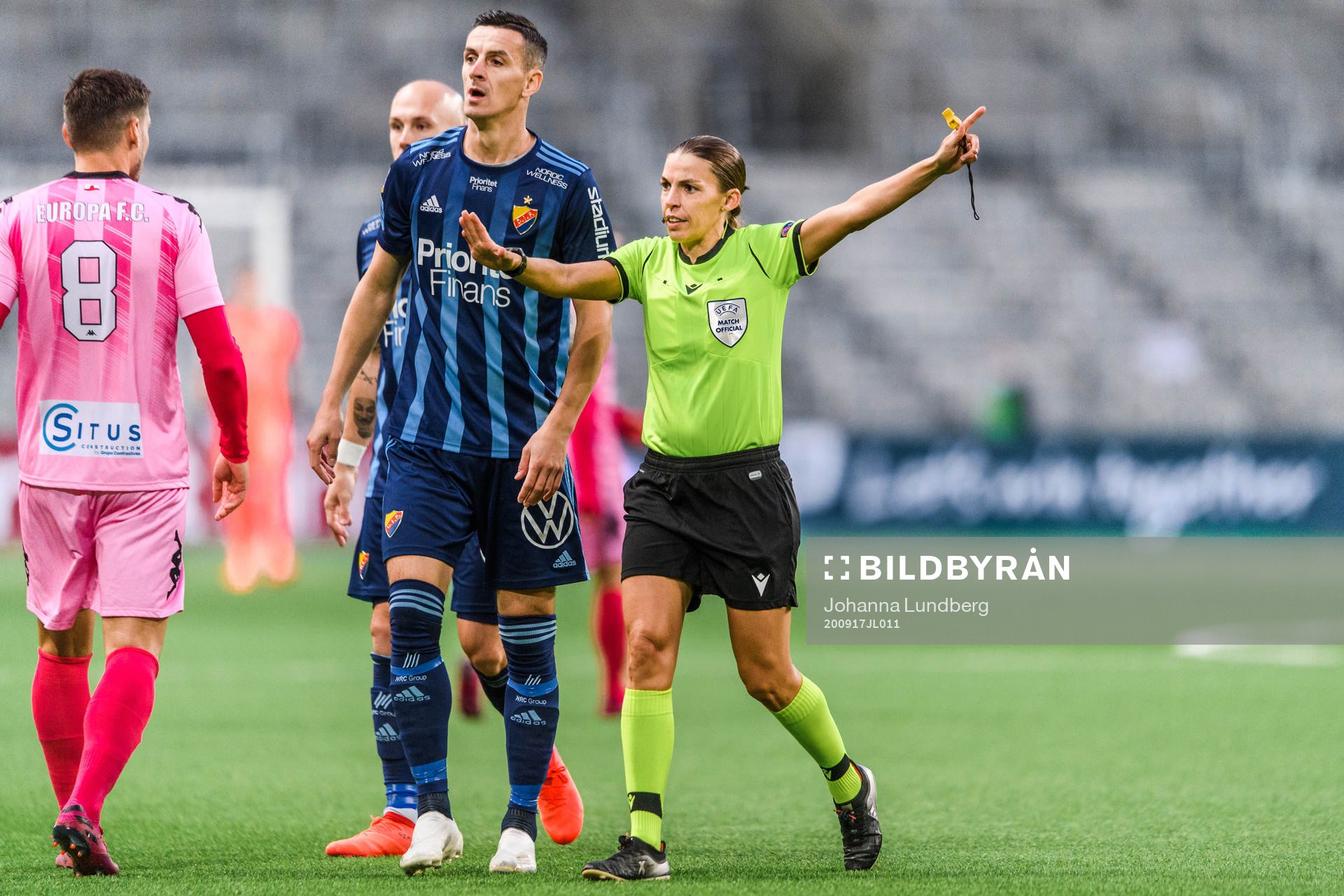 Haris Radetinac of Djurgården and referee Stéphanie