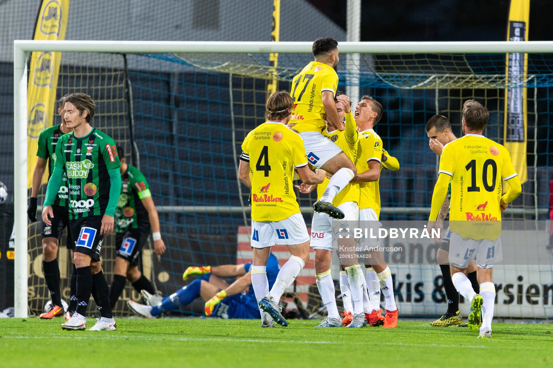Falkenbergs spelare jublar