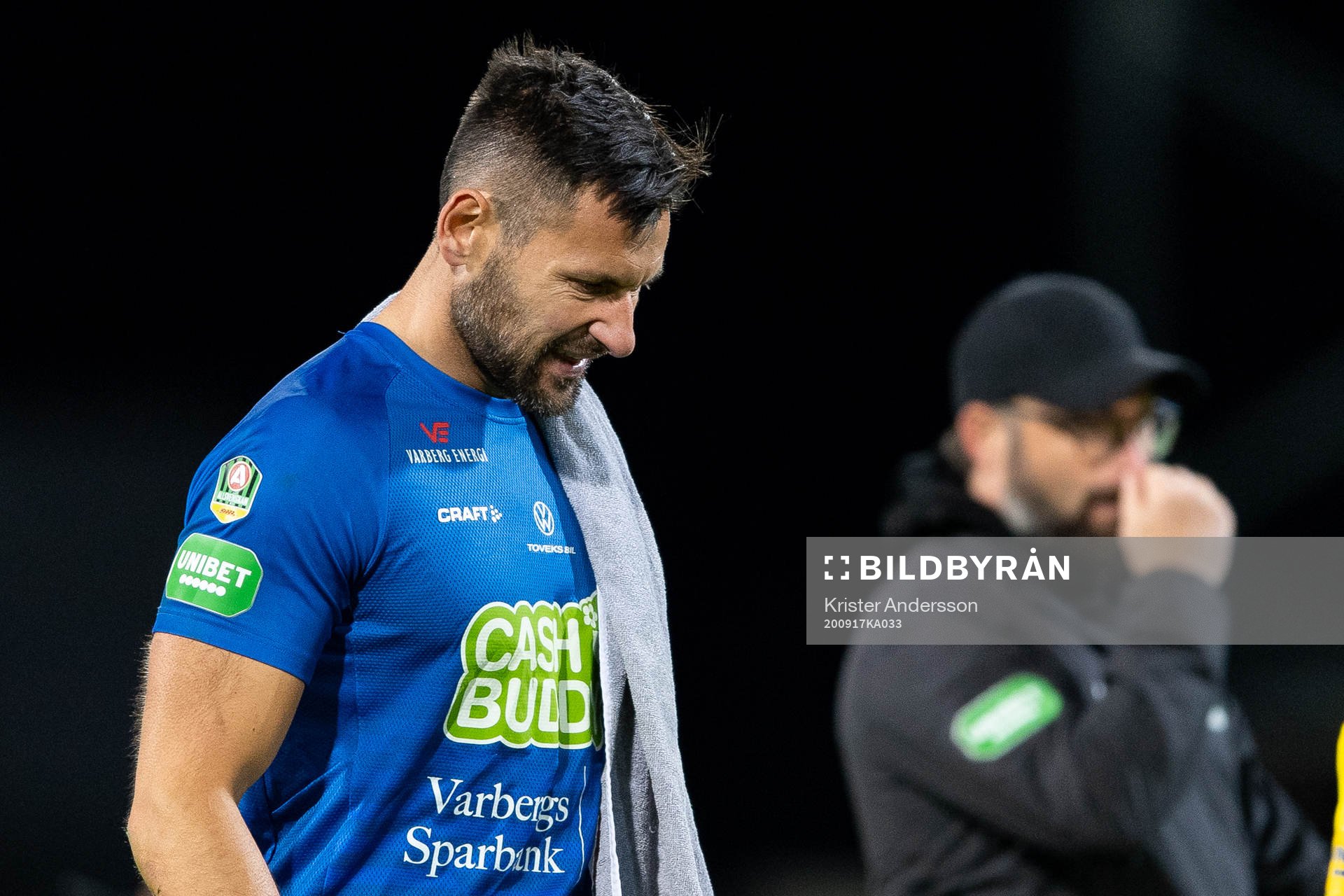 Varbergs målvakt Stojan Lukic deppar