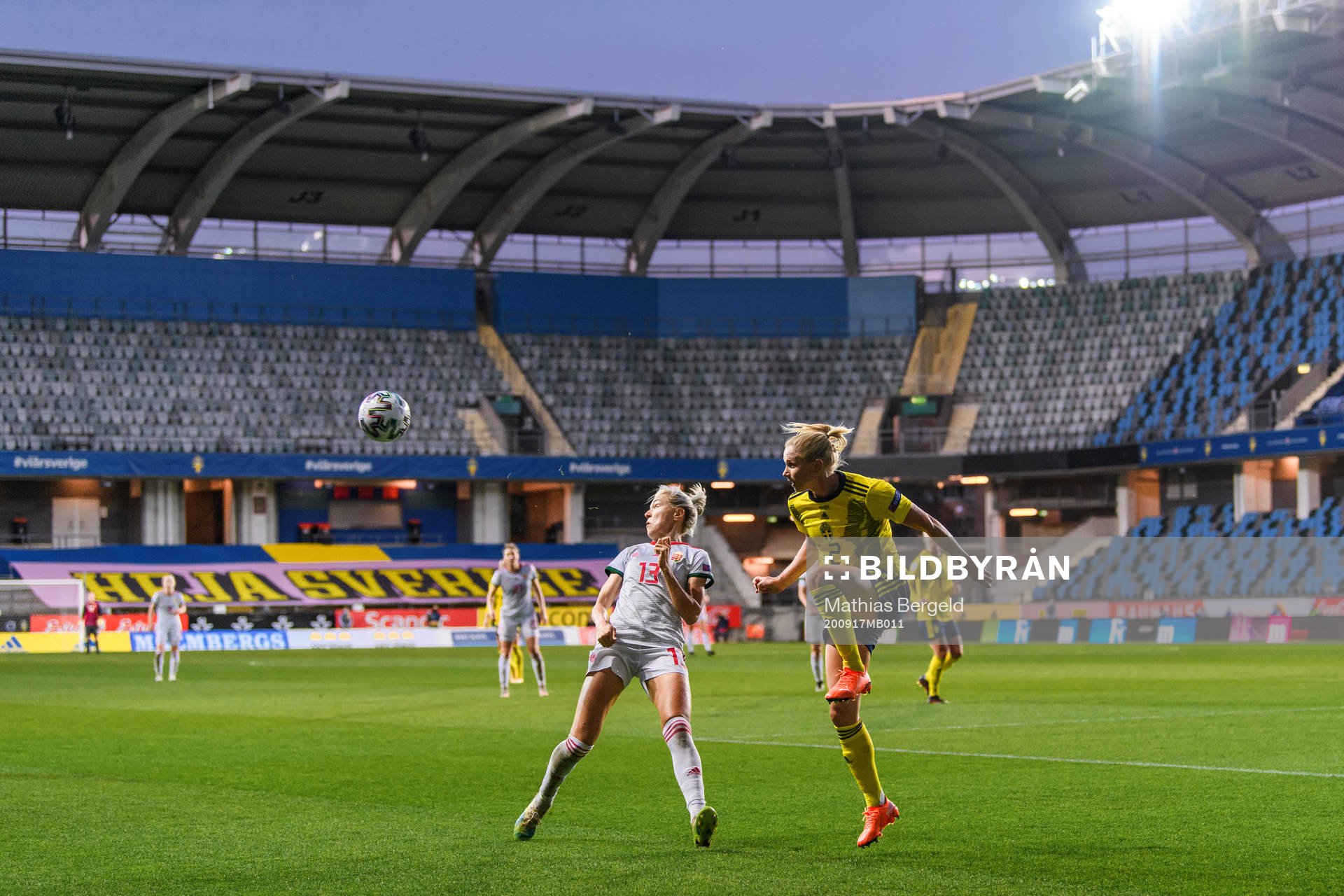 Zsanett Jakabfi of Hungary and Jonna Andersson of Sweden