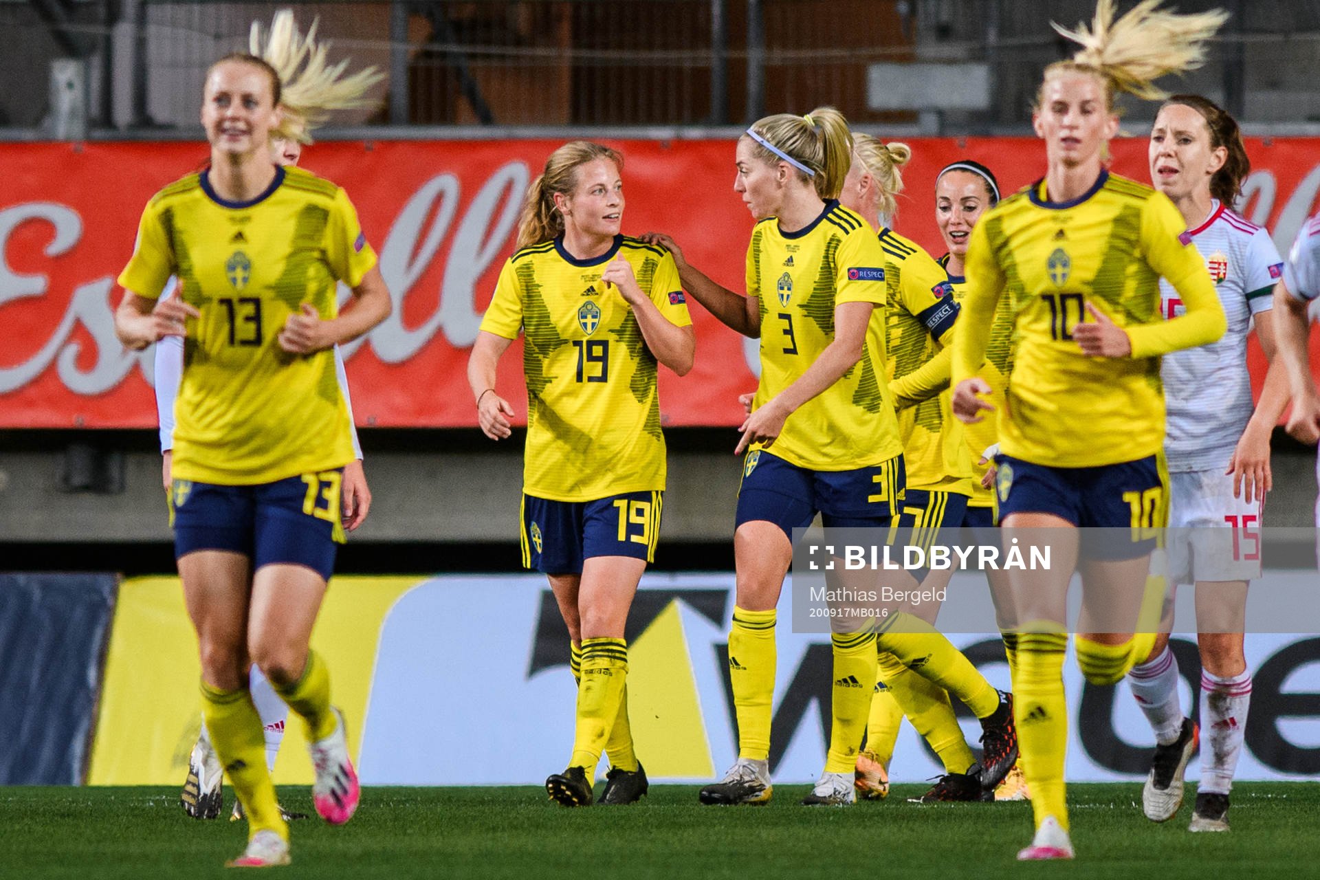 Anna Anvegård and Linda Sembrant of Sweden celebrate the