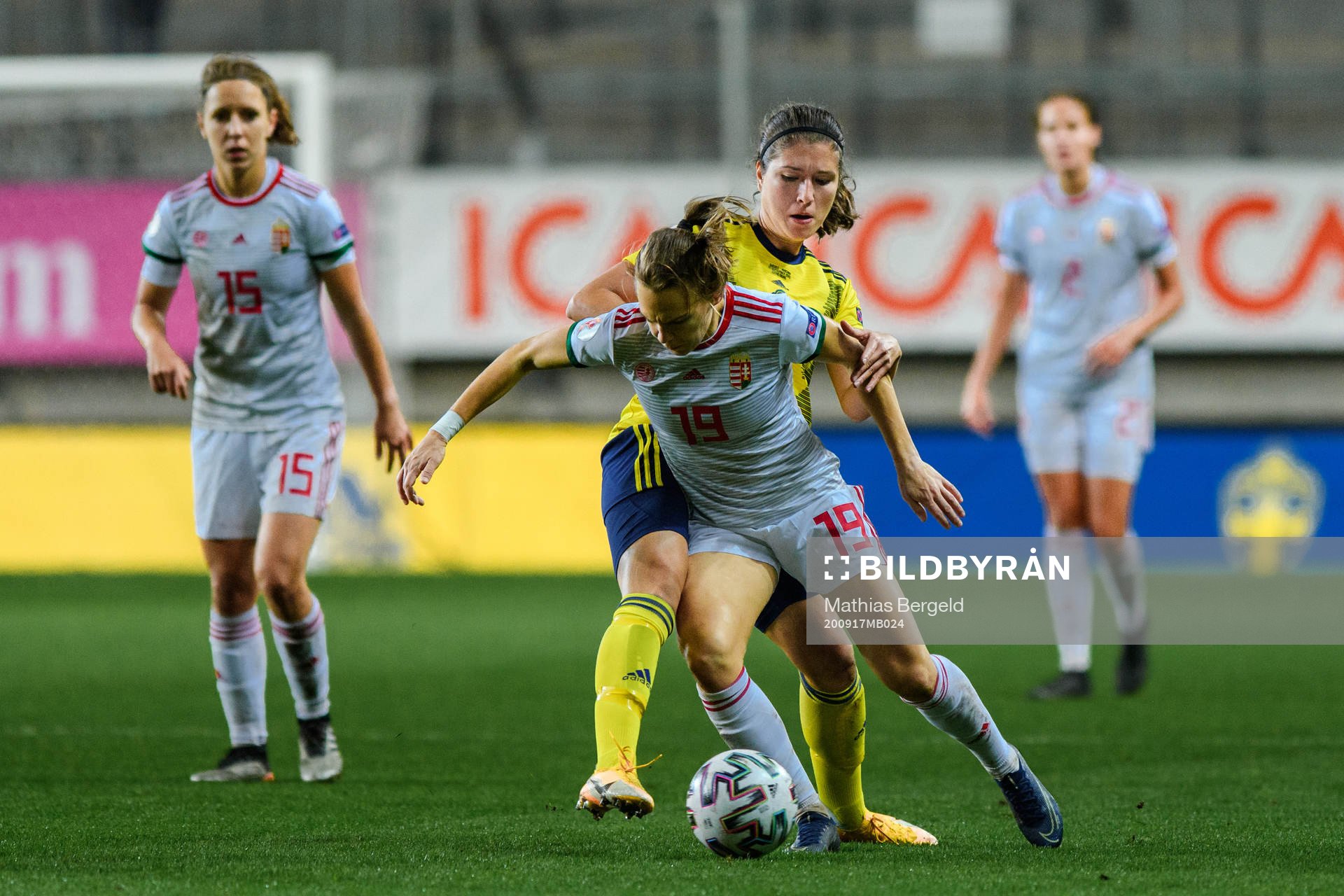 Loreta Kullashi of Sweden and Dóra Zeller of Hungary