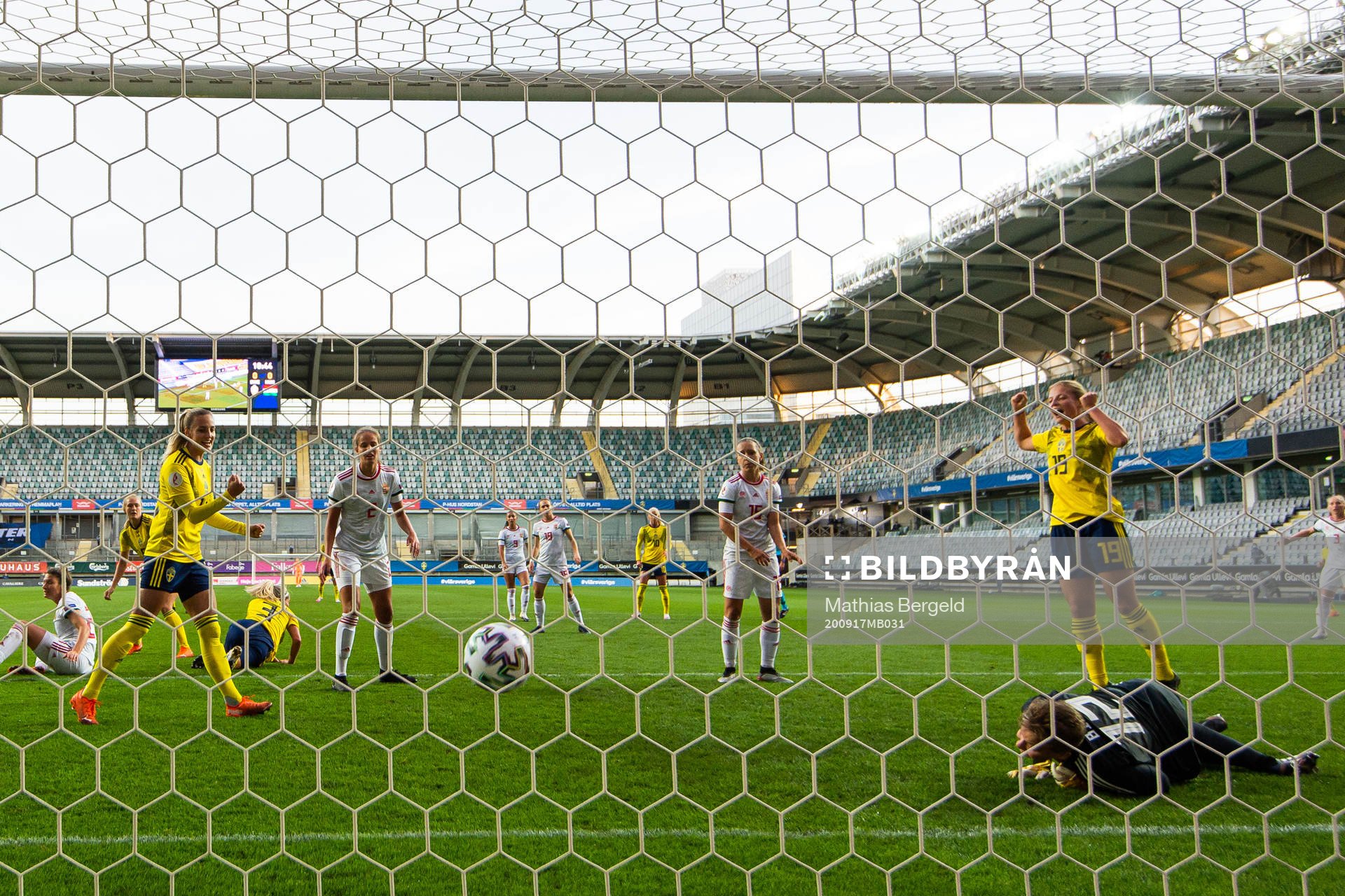 Nathalie Björn and Anna Anvegård of Sweden celebrate