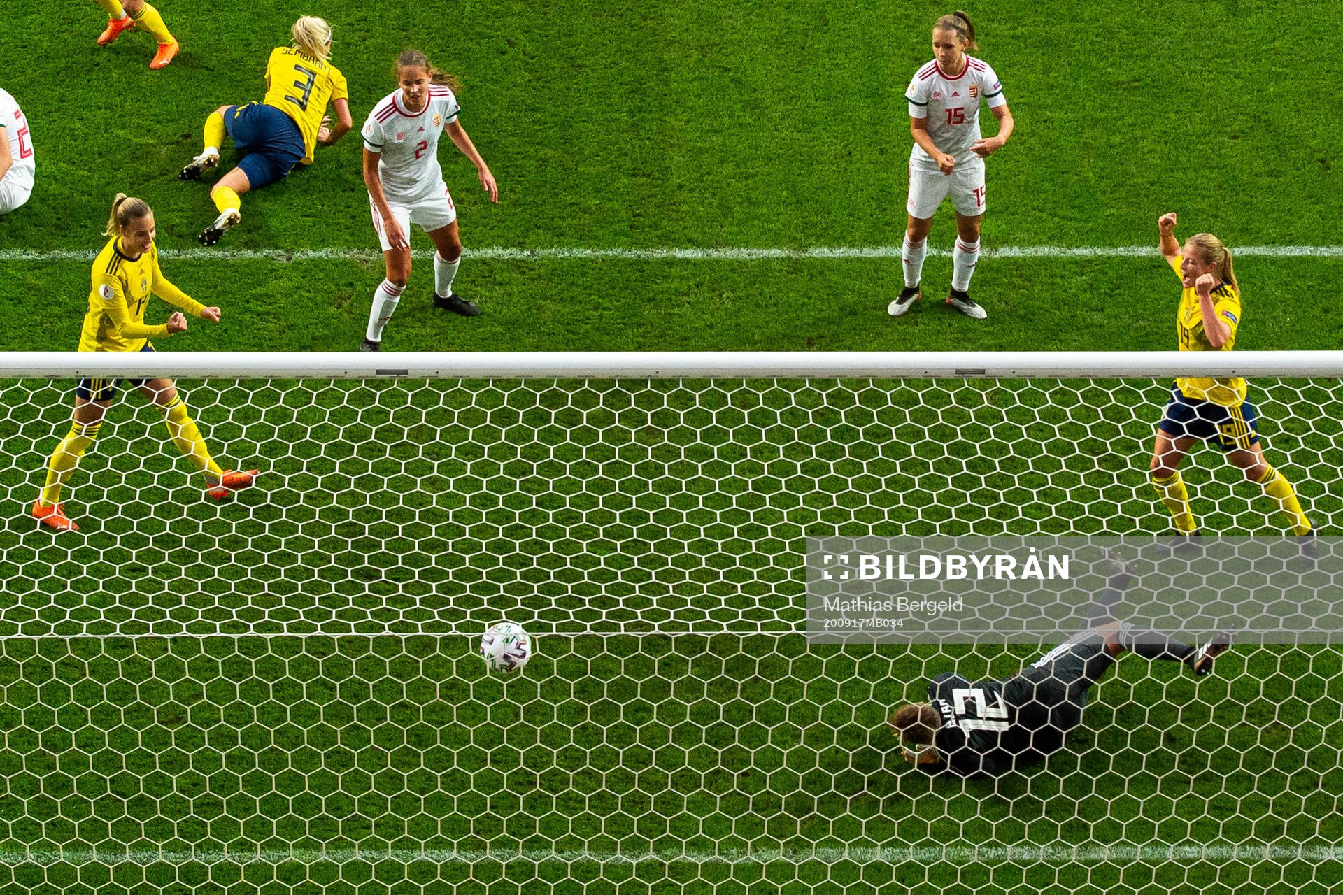 Nathalie Björn and Anna Anvegård of Sweden celebrate