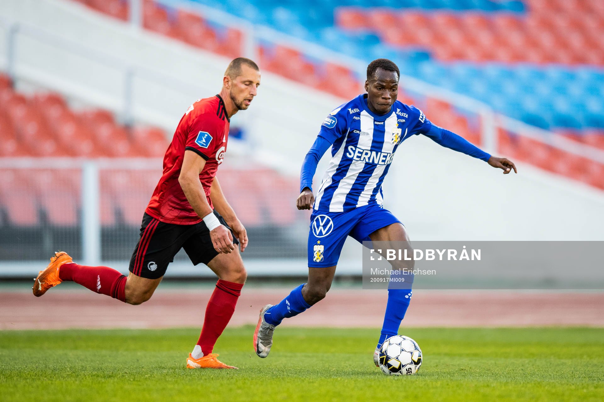 Kamil Wilczek of FC Köpenhamn and Alhassan Yusuf Abdullahi