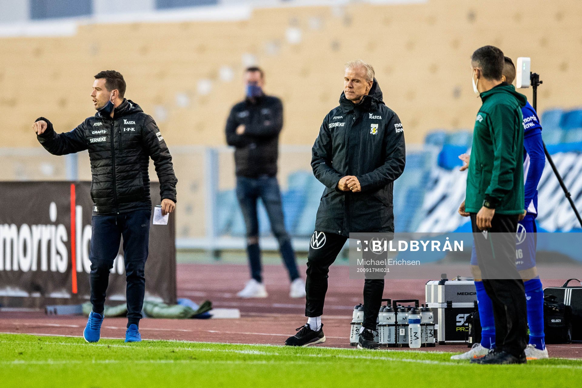 Assistant coach Ferran Sibila and head coach Roland Nilsson