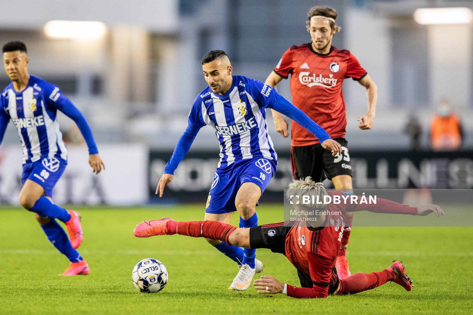 Sargon Abraham of IFK Göteborg and Guillermo Varela of FC Köpenhamn during the football match UEFA Europa League Qualification, IFK Göteborg - FC Köpenhamn on September 17, 2020 in Göteborg.