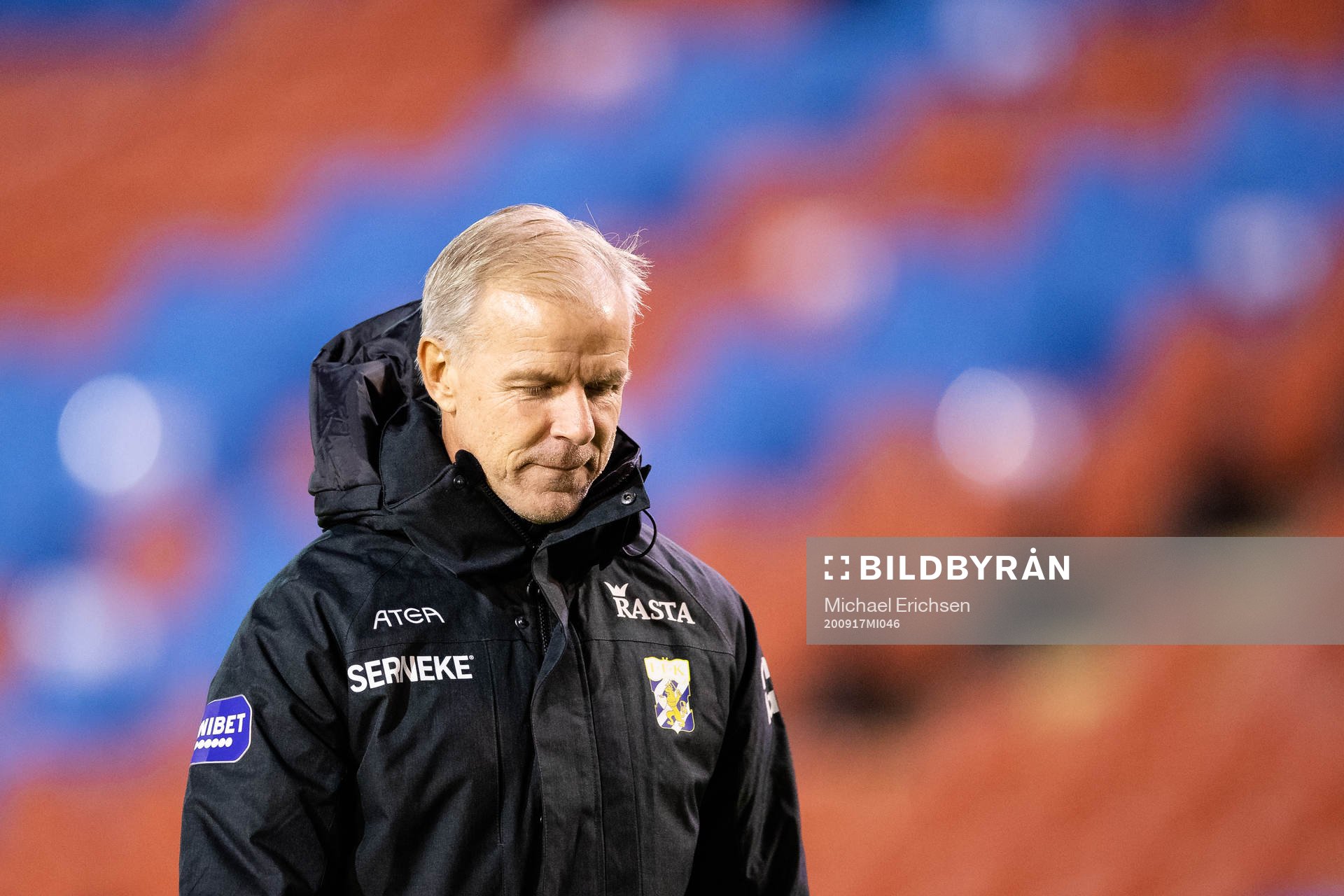 Coach Roland Nilsson of IFK Göteborg looks dejected