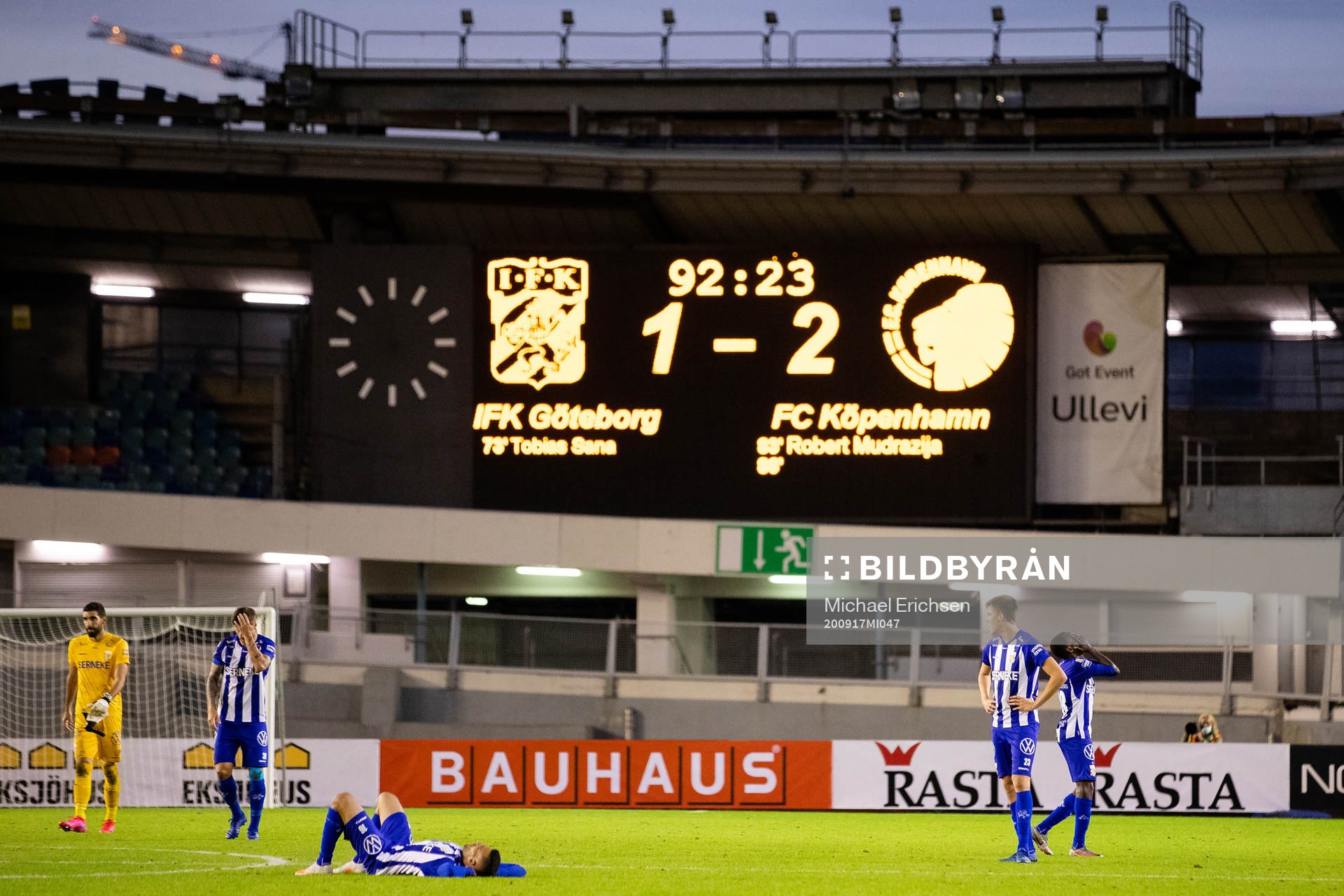 Players of IFK Göteborg looks dejected