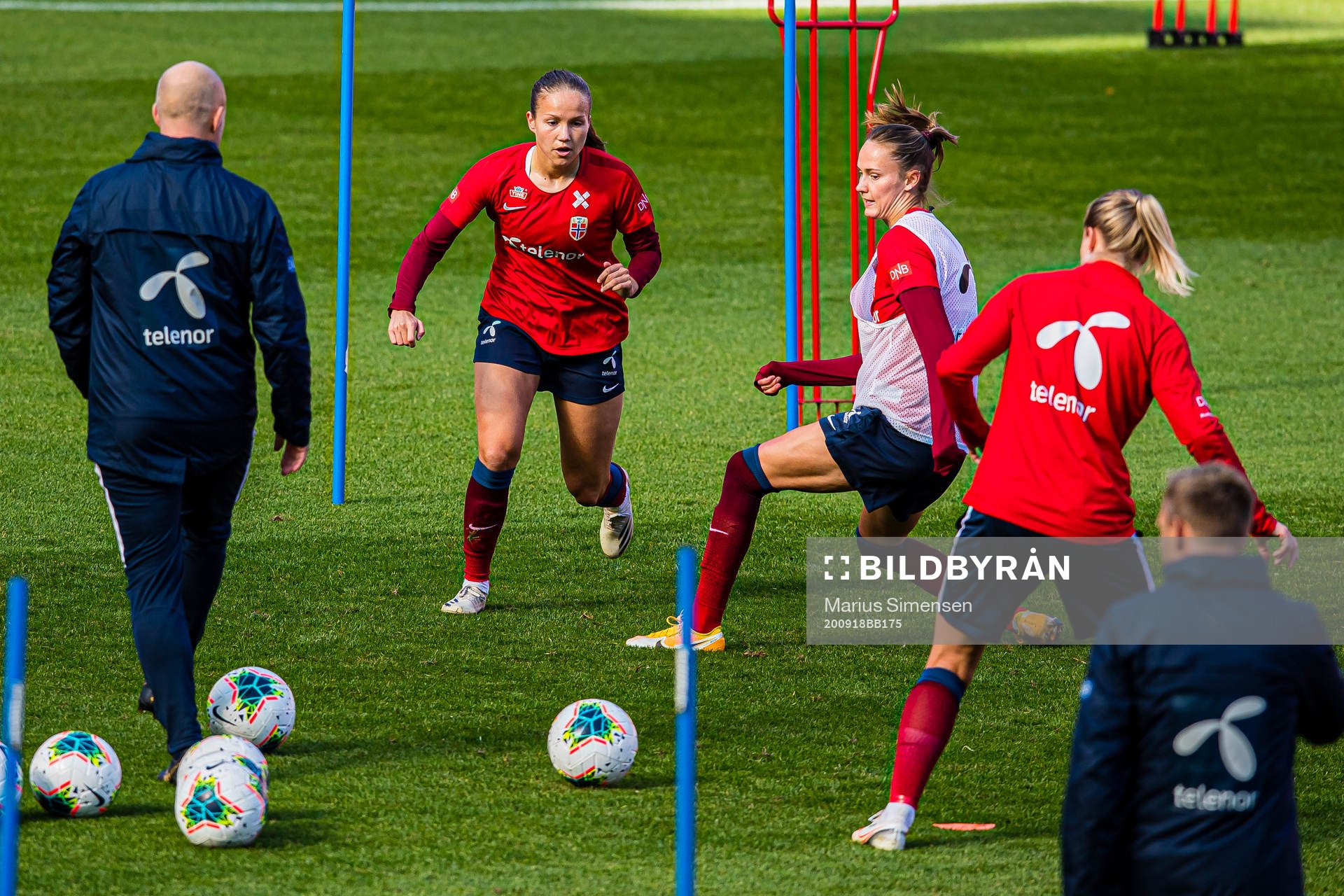 Guro Reiten and Caroline Graham Hansen of the Norwegian
