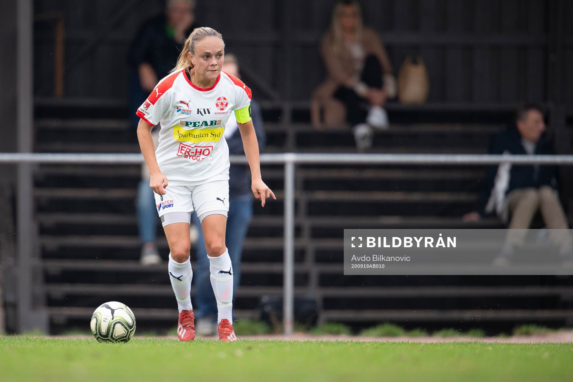 Borgebys Eleonor Hättmark under fotbollsmatchen i Division 1 södra mellan Borgeby och Bromölla den 19 september 2020 i Borgeby.