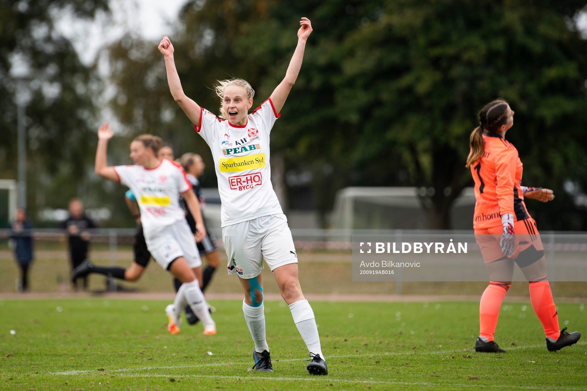 Borgebys Sofia Anker-Kofoed jublar medan Brömöllas