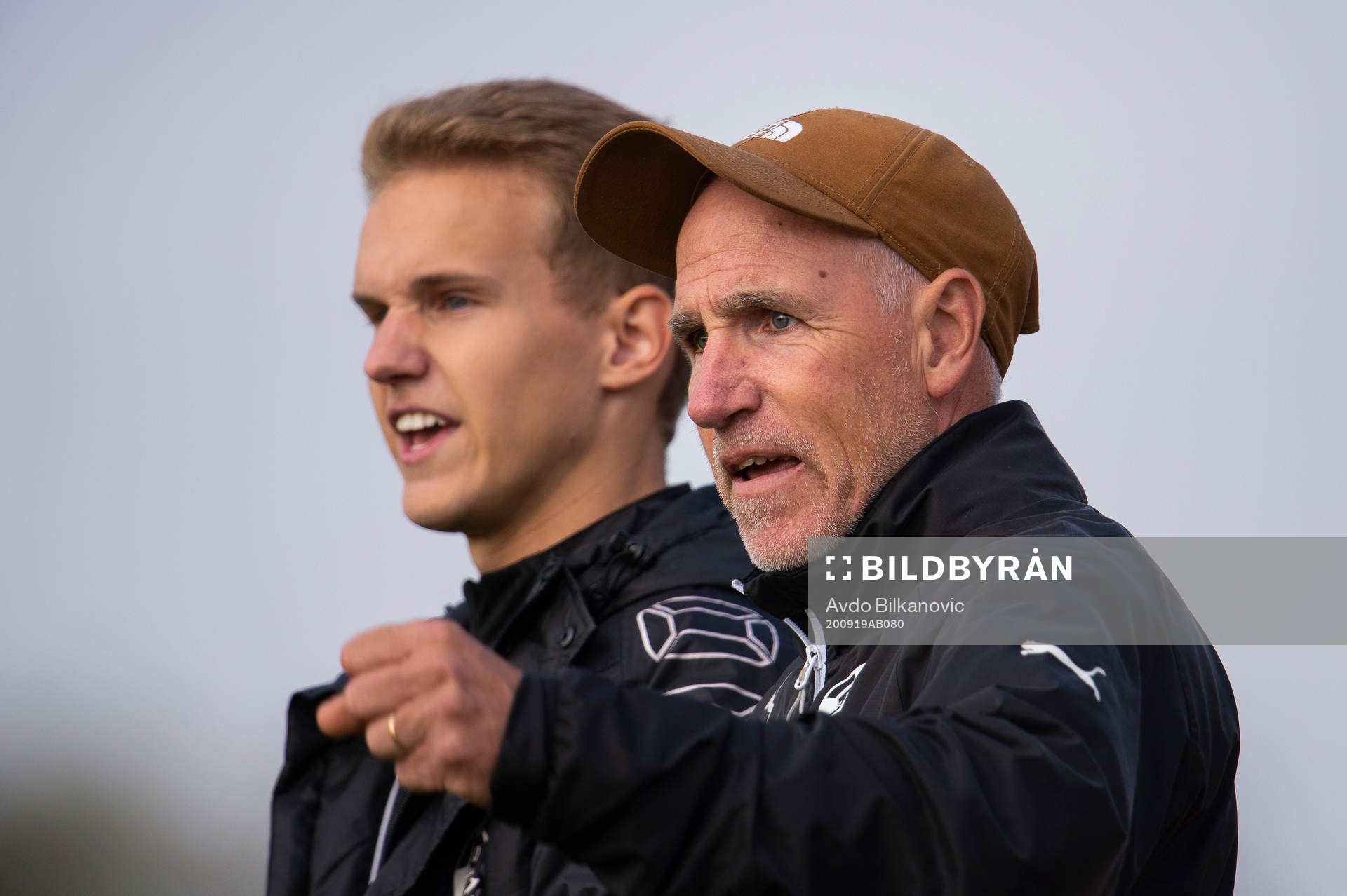 Borgebys tränare Peter Ahlin jublar