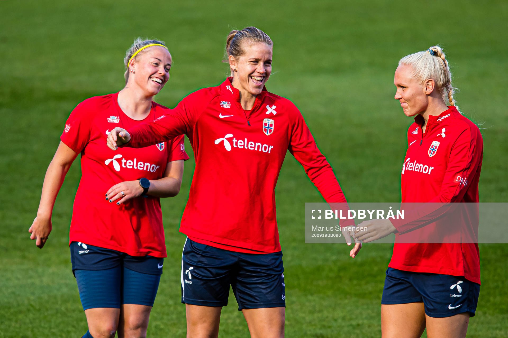Therese Sessy Åsland, Elise Hove Thorsnes and Maria