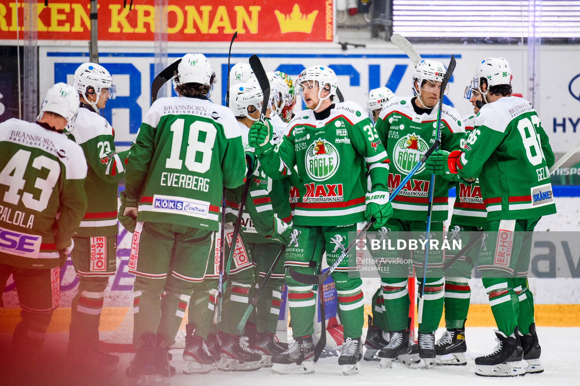 Rögles spelare jublar