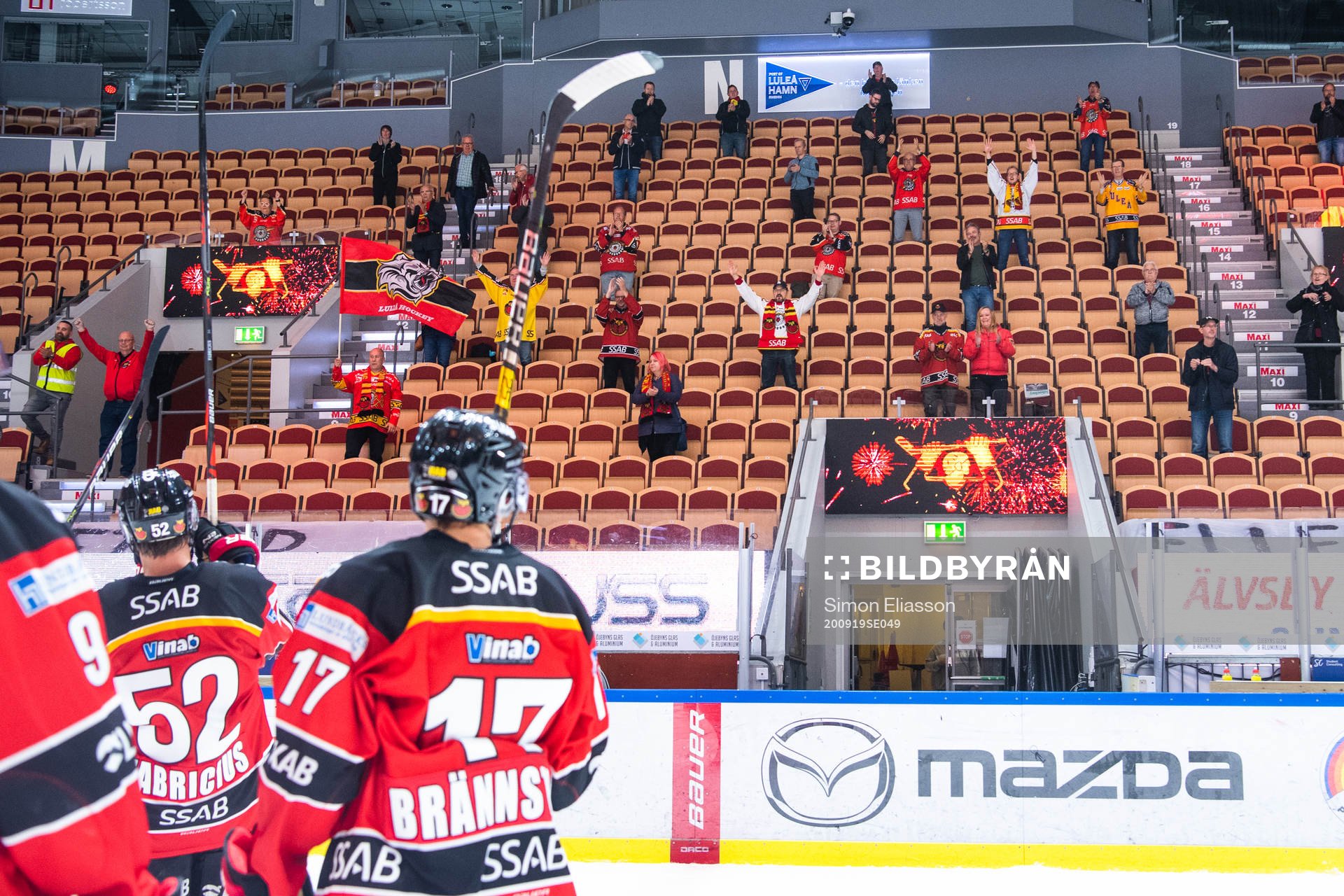Luleås spelare tackar supportrarna