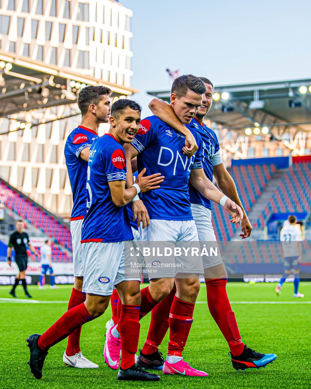 Vidar Örn Kjartansson of Vålerenga celebrates