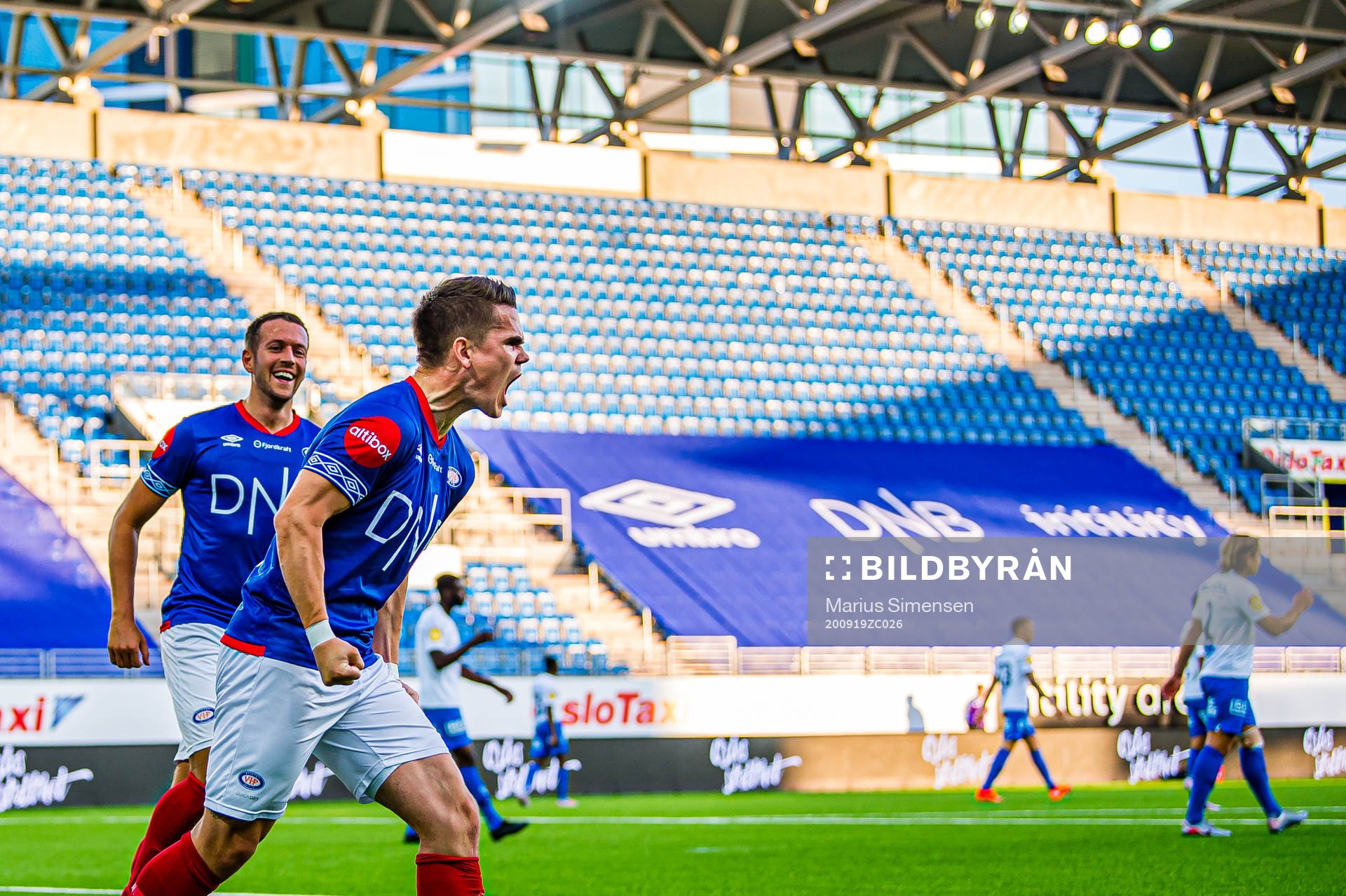 Vidar Örn Kjartansson of Vålerenga celebrates
