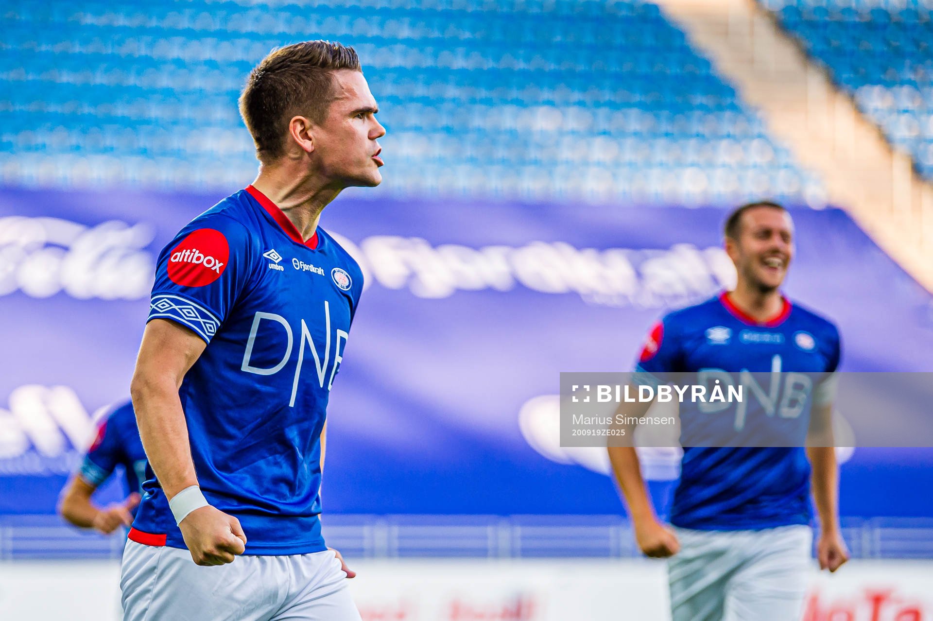 Vidar Örn Kjartansson of Vålerenga celebrates