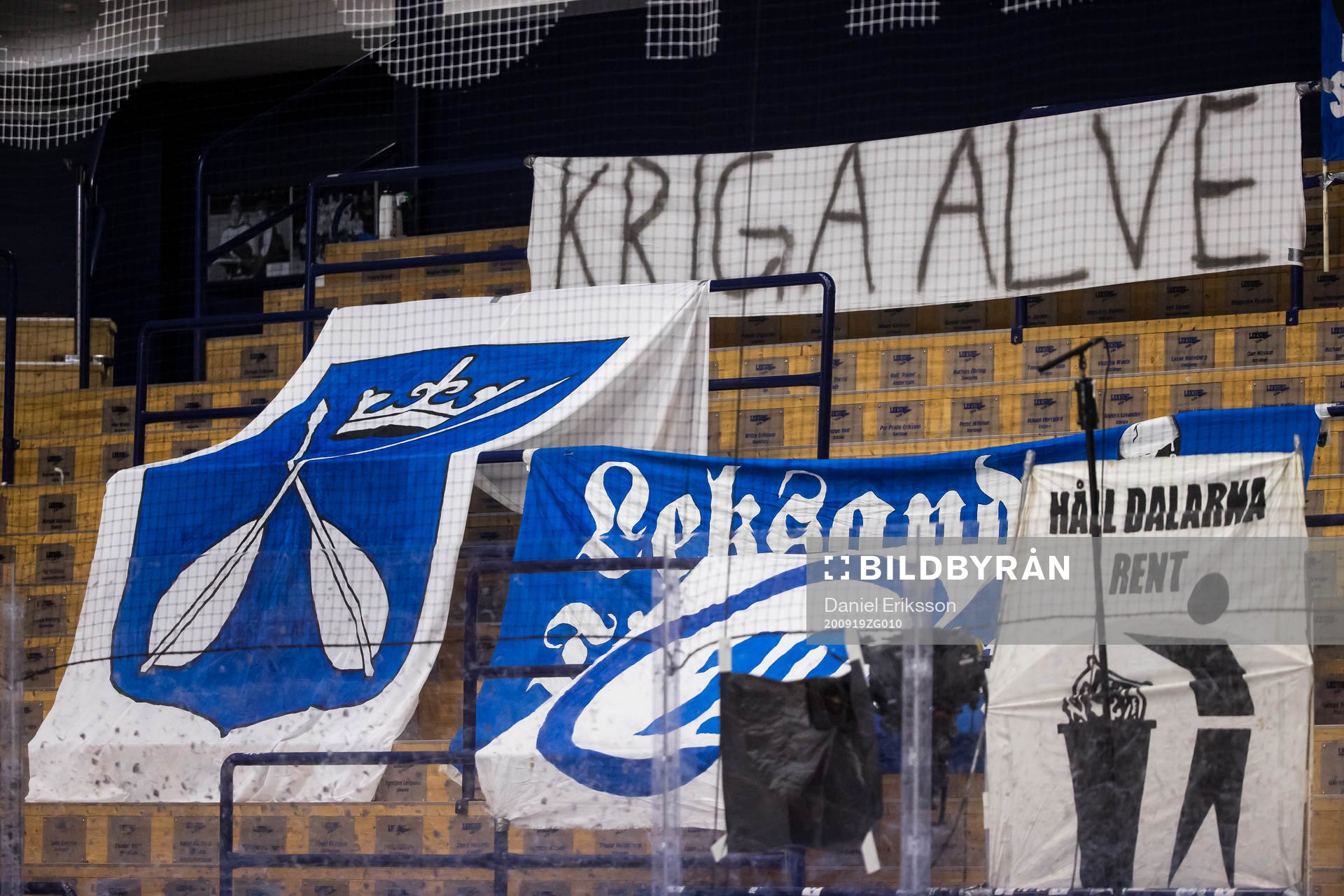 Ståplats med TIFO och banderoll för Leksands Martin